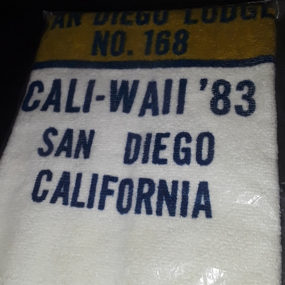 NEW ELKS 1983 BPOE SAN DIEGO 168 TOWEL SEALED - Picture 5 of 5